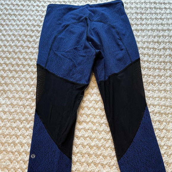 Lululemon Rush Hour 21" Crop
Power Luxtreme Spray Jacquard Sapphire Blue Black - Picture 2 of 5